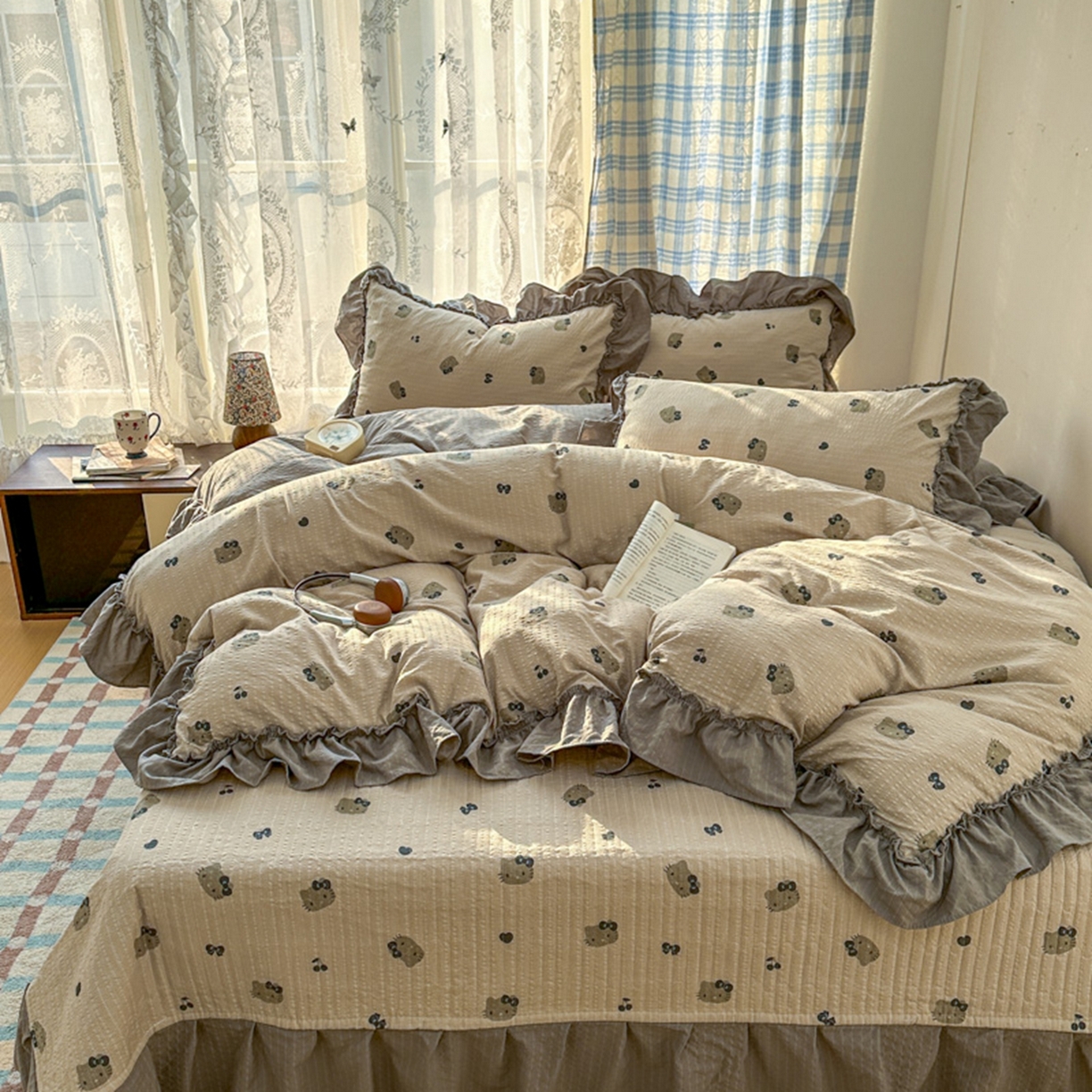 91家纺网 家纺一手货源 找家纺 欧尚 2026新款花边床盖四件套 咖啡小猫