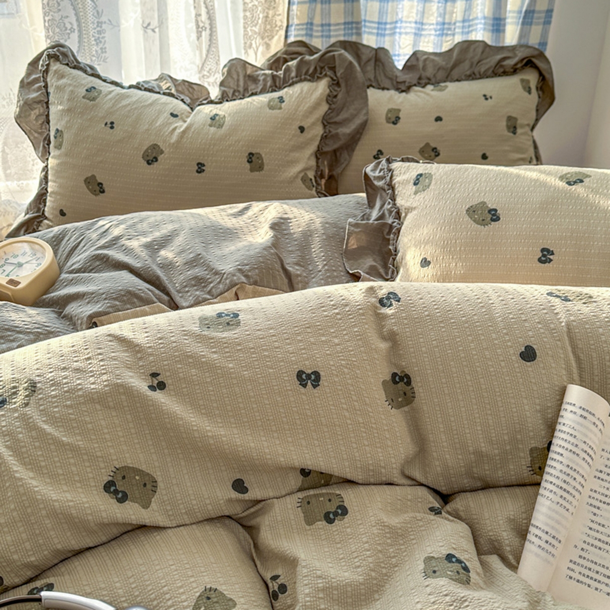 91家纺网 家纺一手货源 找家纺 欧尚 2026新款花边床盖四件套 咖啡小猫