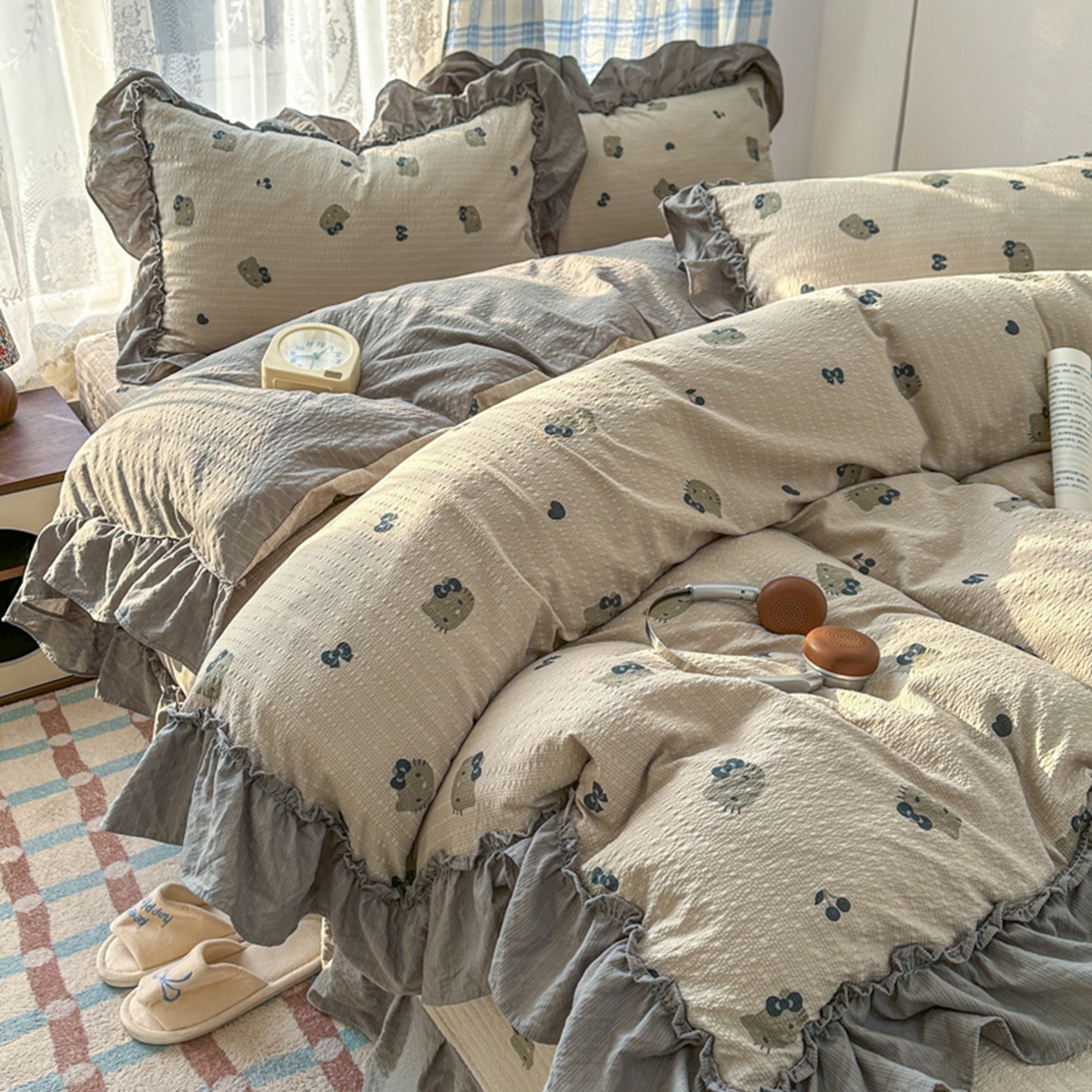 91家纺网 家纺一手货源 找家纺 欧尚 2026新款花边床盖四件套 咖啡小猫