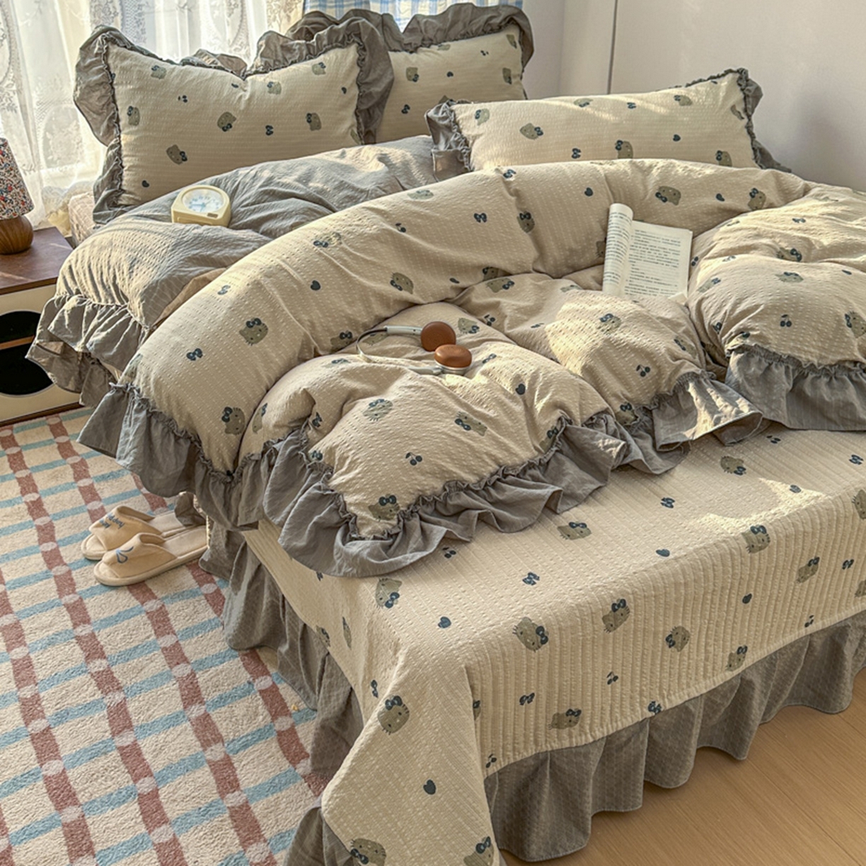 91家纺网 家纺一手货源 找家纺 欧尚 2026新款花边床盖四件套 咖啡小猫