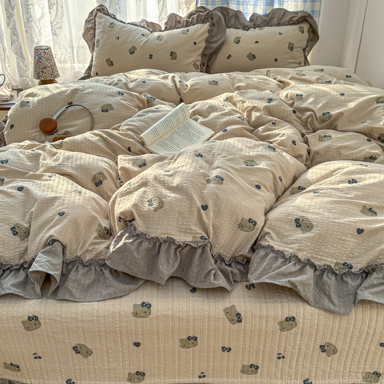 91家纺网 家纺一手货源 找家纺 欧尚 2026新款花边床盖四件套 咖啡小猫