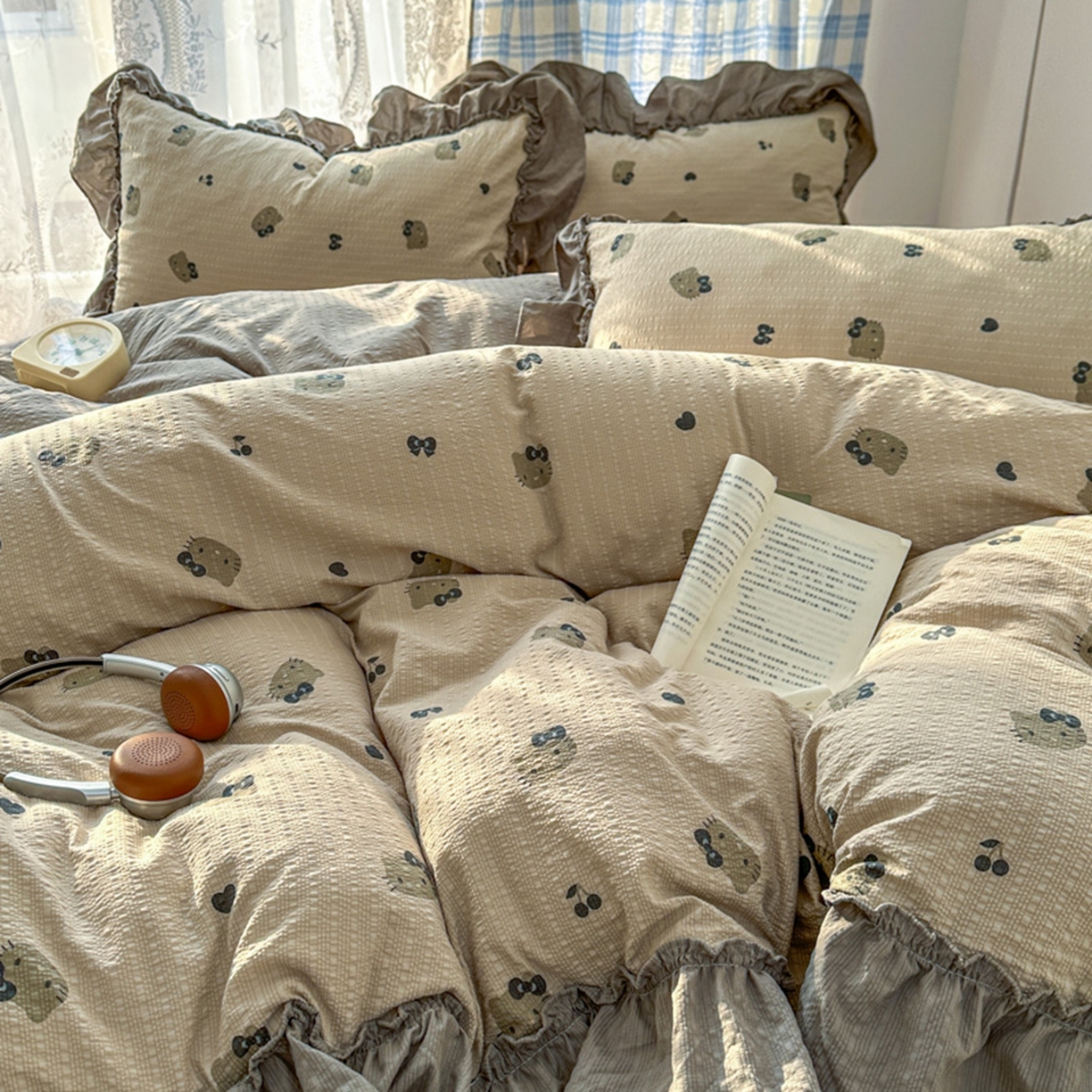 91家纺网 家纺一手货源 找家纺 欧尚 2026新款花边床盖四件套 咖啡小猫