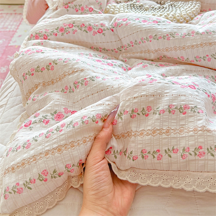 91家纺网 家纺一手货源 找家纺 艺菲阁家纺 2026爆款升级花边工艺双层纱夏凉被  粉黛