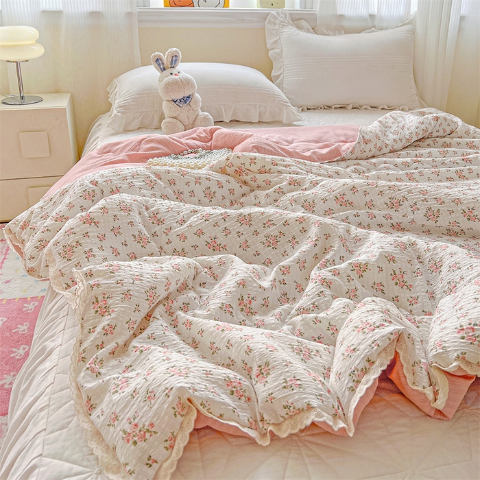 91家纺网 家纺一手货源 找家纺 艺菲阁家纺 2026爆款升级花边工艺双层纱夏凉被  粉佳人