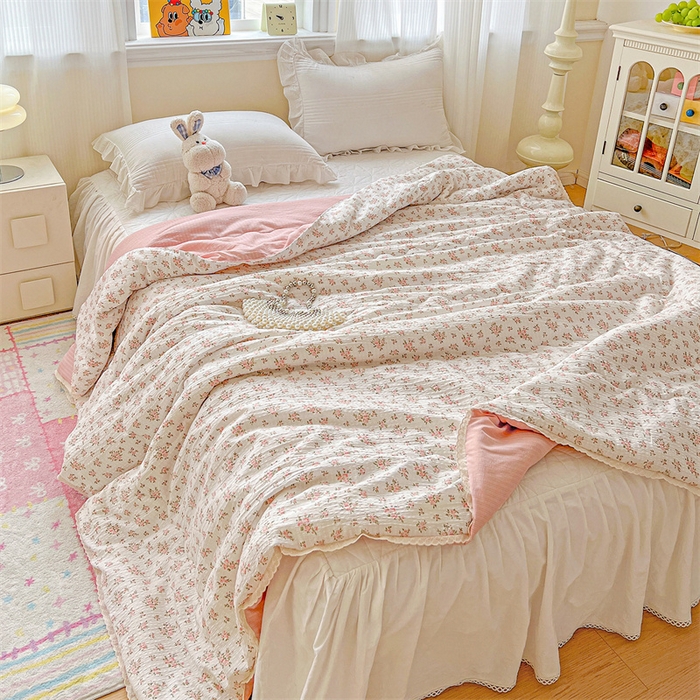 91家纺网 家纺一手货源 找家纺 艺菲阁家纺 2026爆款升级花边工艺双层纱夏凉被  粉佳人