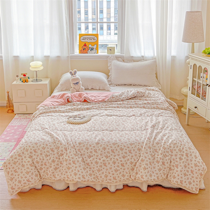 91家纺网 家纺一手货源 找家纺 艺菲阁家纺 2026爆款升级花边工艺双层纱夏凉被  粉佳人