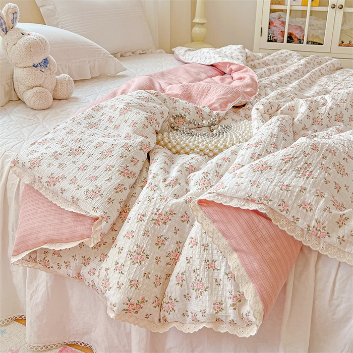 91家纺网 家纺一手货源 找家纺 艺菲阁家纺 2026爆款升级花边工艺双层纱夏凉被  粉佳人