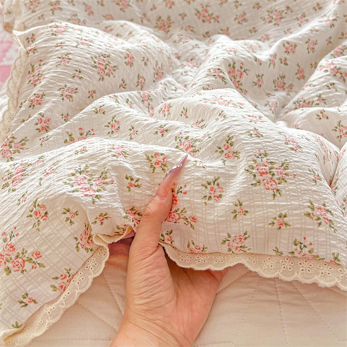 91家纺网 家纺一手货源 找家纺 艺菲阁家纺 2026爆款升级花边工艺双层纱夏凉被  粉佳人
