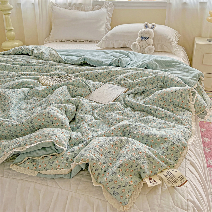 91家纺网 家纺一手货源 找家纺 艺菲阁家纺 2026爆款升级花边工艺双层纱夏凉被  奶蓝泡芙