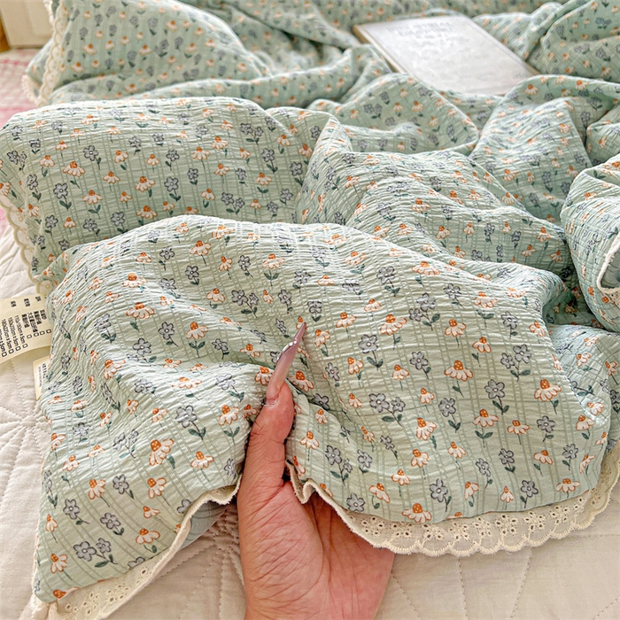 91家纺网 家纺一手货源 找家纺 艺菲阁家纺 2026爆款升级花边工艺双层纱夏凉被  奶蓝泡芙