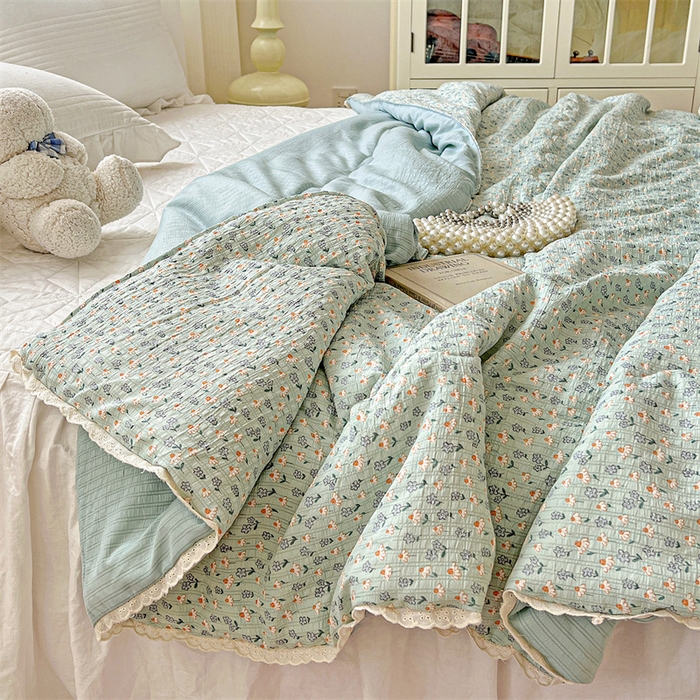 91家纺网 家纺一手货源 找家纺 艺菲阁家纺 2026爆款升级花边工艺双层纱夏凉被  奶蓝泡芙