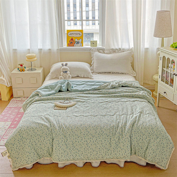 91家纺网 家纺一手货源 找家纺 艺菲阁家纺 2026爆款升级花边工艺双层纱夏凉被  奶蓝泡芙