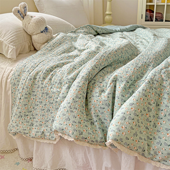 91家纺网 家纺一手货源 找家纺 艺菲阁家纺 2026爆款升级花边工艺双层纱夏凉被  奶蓝泡芙