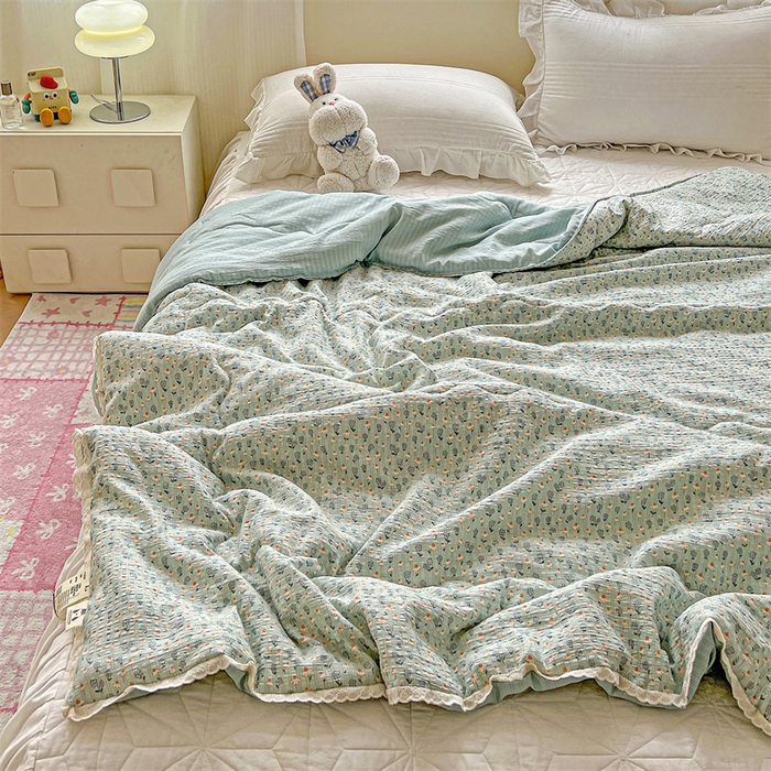 91家纺网 家纺一手货源 找家纺 艺菲阁家纺 2026爆款升级花边工艺双层纱夏凉被  奶蓝泡芙