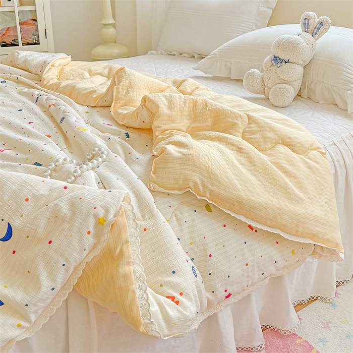 91家纺网 家纺一手货源 找家纺 艺菲阁家纺 2026爆款升级花边工艺双层纱夏凉被  奶油派