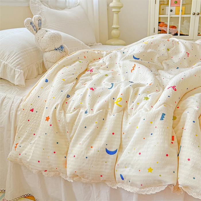 91家纺网 家纺一手货源 找家纺 艺菲阁家纺 2026爆款升级花边工艺双层纱夏凉被  奶油派