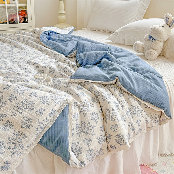 91家纺网 家纺一手货源 找家纺 艺菲阁家纺 2026爆款升级花边工艺双层纱夏凉被  浅画