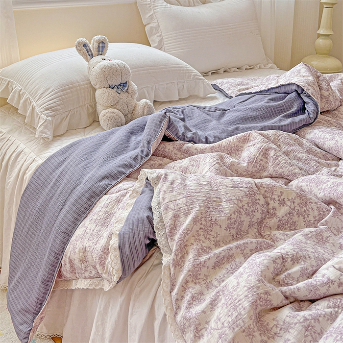 91家纺网 家纺一手货源 找家纺 艺菲阁家纺 2026爆款升级花边工艺双层纱夏凉被  紫丁香
