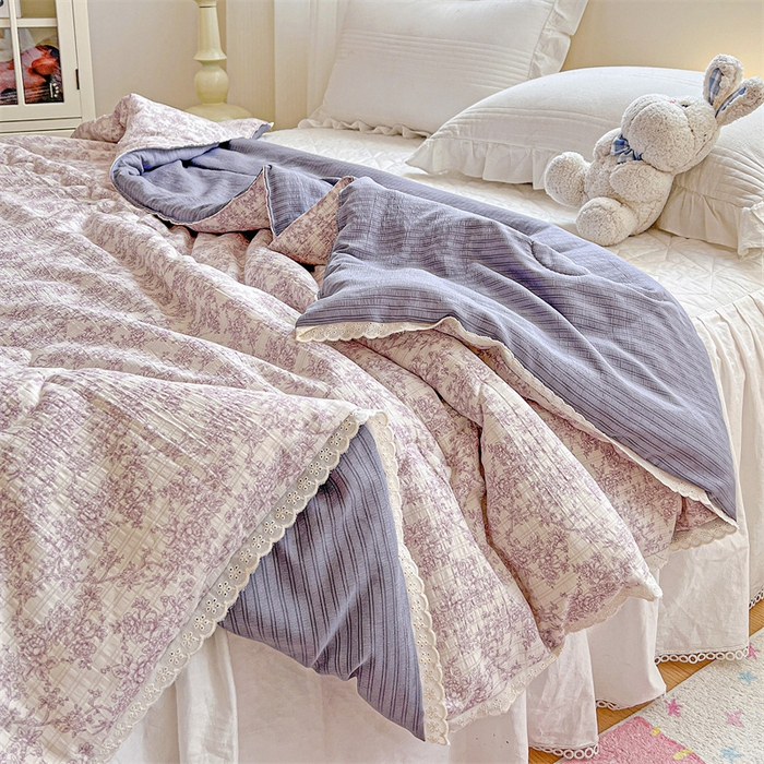 91家纺网 家纺一手货源 找家纺 艺菲阁家纺 2026爆款升级花边工艺双层纱夏凉被  紫丁香