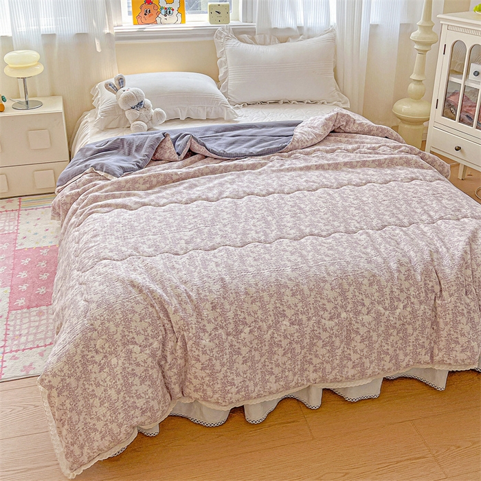 91家纺网 家纺一手货源 找家纺 艺菲阁家纺 2026爆款升级花边工艺双层纱夏凉被  紫丁香