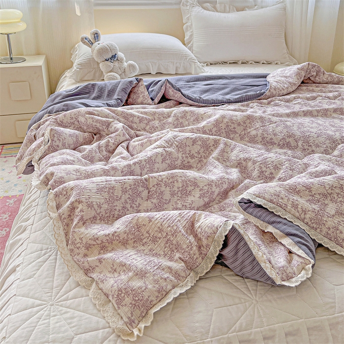 91家纺网 家纺一手货源 找家纺 艺菲阁家纺 2026爆款升级花边工艺双层纱夏凉被  紫丁香