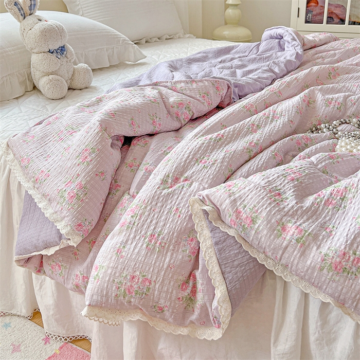 91家纺网 家纺一手货源 找家纺 艺菲阁家纺 2026爆款升级花边工艺双层纱夏凉被  紫陌