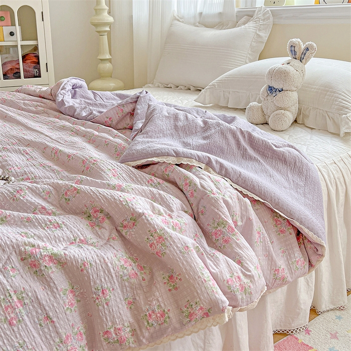 91家纺网 家纺一手货源 找家纺 艺菲阁家纺 2026爆款升级花边工艺双层纱夏凉被  紫陌