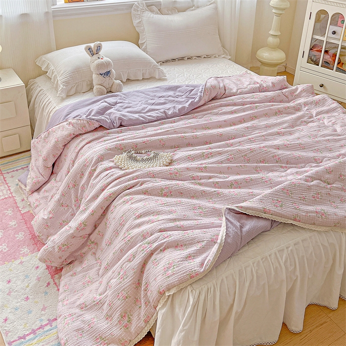 91家纺网 家纺一手货源 找家纺 艺菲阁家纺 2026爆款升级花边工艺双层纱夏凉被  紫陌