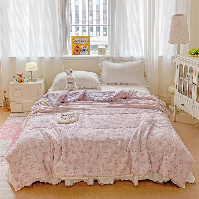 91家纺网 家纺一手货源 找家纺 艺菲阁家纺 2026爆款升级花边工艺双层纱夏凉被  紫陌