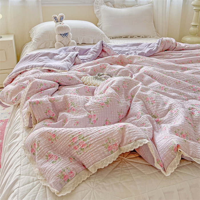 91家纺网 家纺一手货源 找家纺 艺菲阁家纺 2026爆款升级花边工艺双层纱夏凉被  紫陌