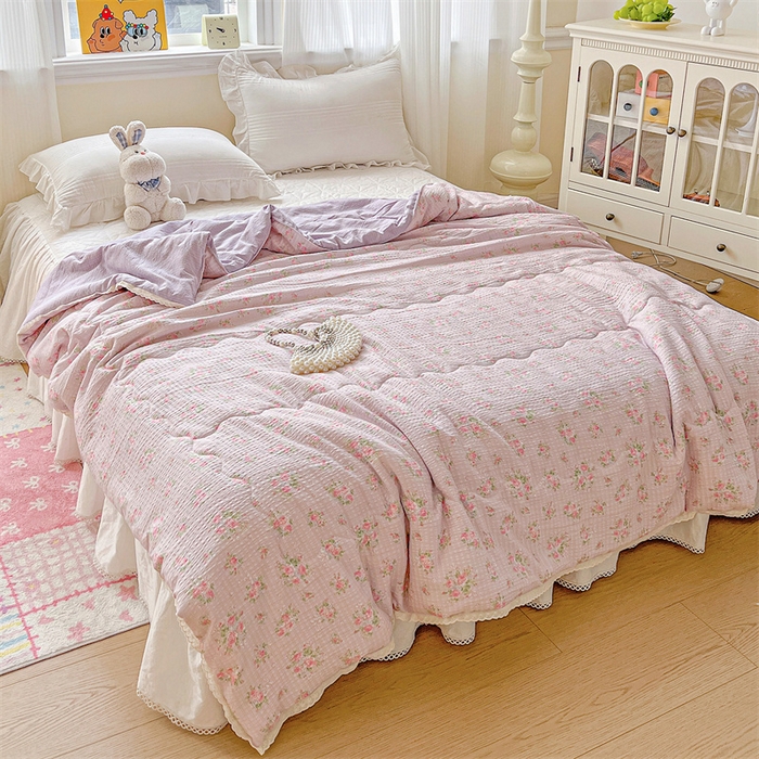 91家纺网 家纺一手货源 找家纺 艺菲阁家纺 2026爆款升级花边工艺双层纱夏凉被  紫陌