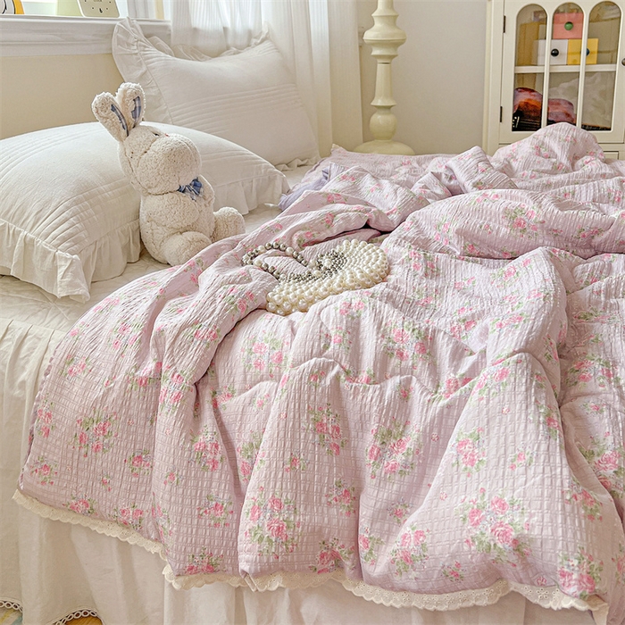 91家纺网 家纺一手货源 找家纺 艺菲阁家纺 2026爆款升级花边工艺双层纱夏凉被  紫陌