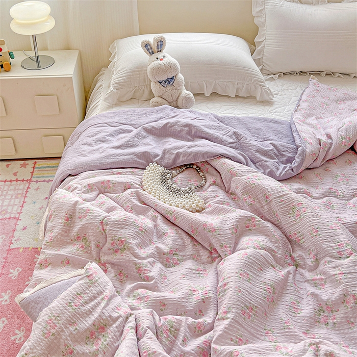 91家纺网 家纺一手货源 找家纺 艺菲阁家纺 2026爆款升级花边工艺双层纱夏凉被  紫陌