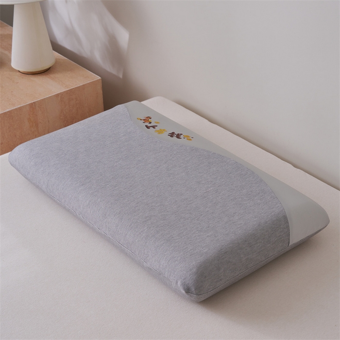 91家纺网 家纺一手货源 找家纺 一粒麦子乳胶馆 2026新款亲肤记忆棉护颈太空益眠枕枕头枕芯-马上有钱 面包款-马上有钱-灰色