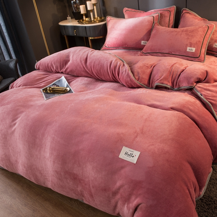 91家纺网 家纺一手货源 找家纺 栩裕纺织 2026新款网红爆款意式轻奢牛奶绒单被套被套单件被套单品 胭脂红