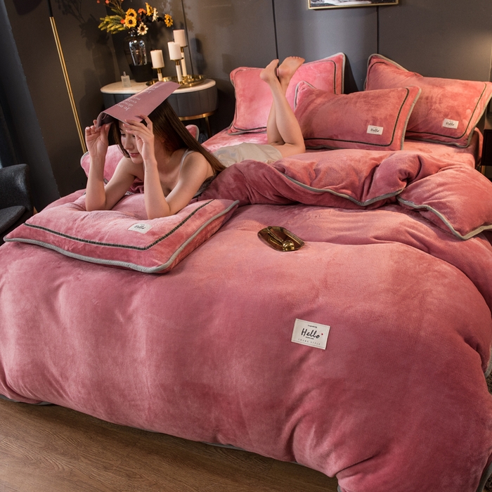 91家纺网 家纺一手货源 找家纺 栩裕纺织 2026新款网红爆款意式轻奢牛奶绒单被套被套单件被套单品 胭脂红