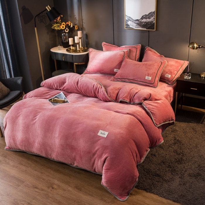 91家纺网 家纺一手货源 找家纺 栩裕纺织 2026新款网红爆款意式轻奢牛奶绒单被套被套单件被套单品 胭脂红