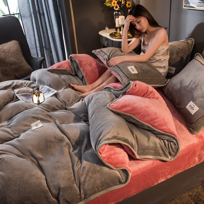 91家纺网 家纺一手货源 找家纺 栩裕纺织 2026新款网红爆款意式轻奢牛奶绒单被套被套单件被套单品 魅色