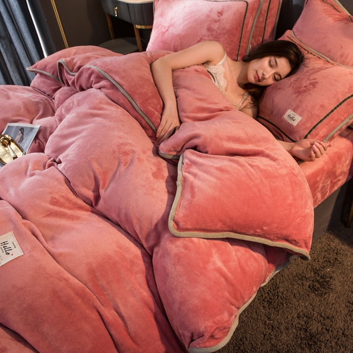 91家纺网 家纺一手货源 找家纺 栩裕纺织 2026新款网红爆款意式轻奢牛奶绒单被套被套单件被套单品 胭脂红