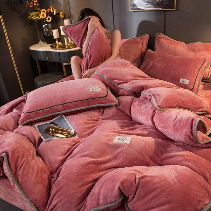 91家纺网 家纺一手货源 找家纺 栩裕纺织 2026新款网红爆款意式轻奢牛奶绒单被套被套单件被套单品 胭脂红