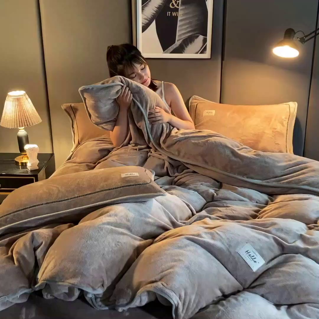 91家纺网 家纺一手货源 找家纺 栩裕纺织 2026新款网红爆款意式轻奢牛奶绒单被套被套单件被套单品 伽士米