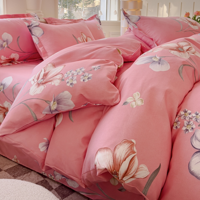 91家纺网 家纺一手货源 找家纺 佑佳2024新款140克磨毛印花植物羊绒四件套直播 那时花开-粉