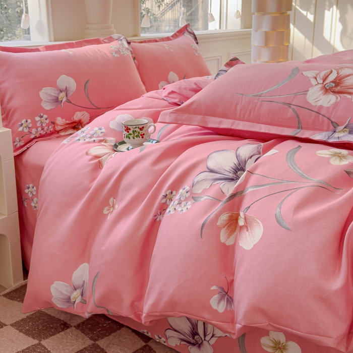 91家纺网 家纺一手货源 找家纺 佑佳2024新款140克磨毛印花植物羊绒四件套直播 那时花开-粉