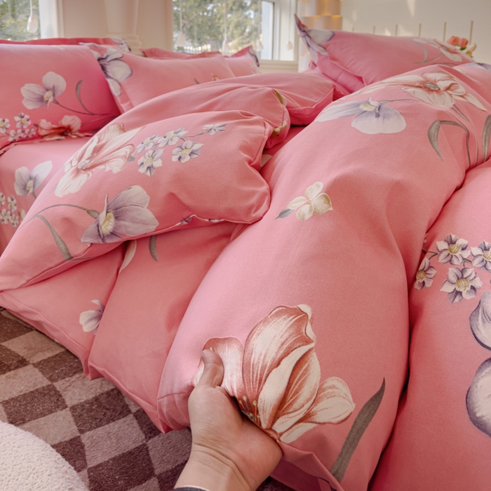 91家纺网 家纺一手货源 找家纺 佑佳2024新款140克磨毛印花植物羊绒四件套直播 那时花开-粉