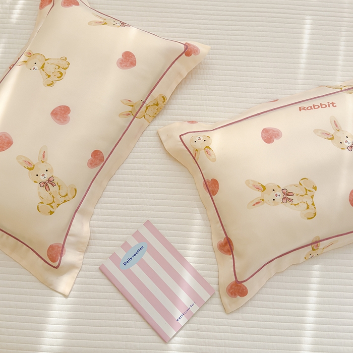 91家纺网 家纺一手货源 找家纺 良佐生活 2026新款60支天丝卡通枕套 爱心兔兔