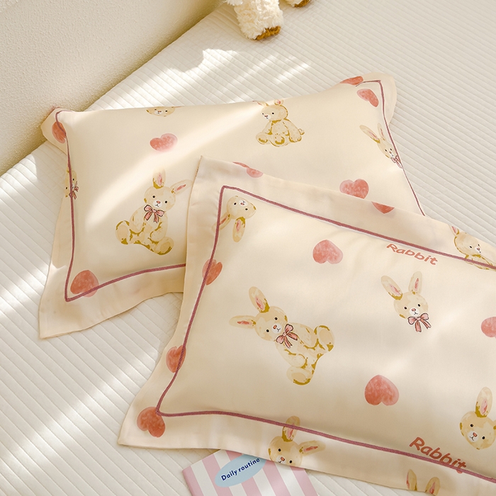 91家纺网 家纺一手货源 找家纺 良佐生活 2026新款60支天丝卡通枕套 爱心兔兔