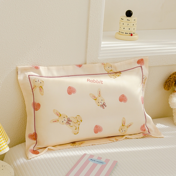 91家纺网 家纺一手货源 找家纺 良佐生活 2026新款60支天丝卡通枕套 爱心兔兔