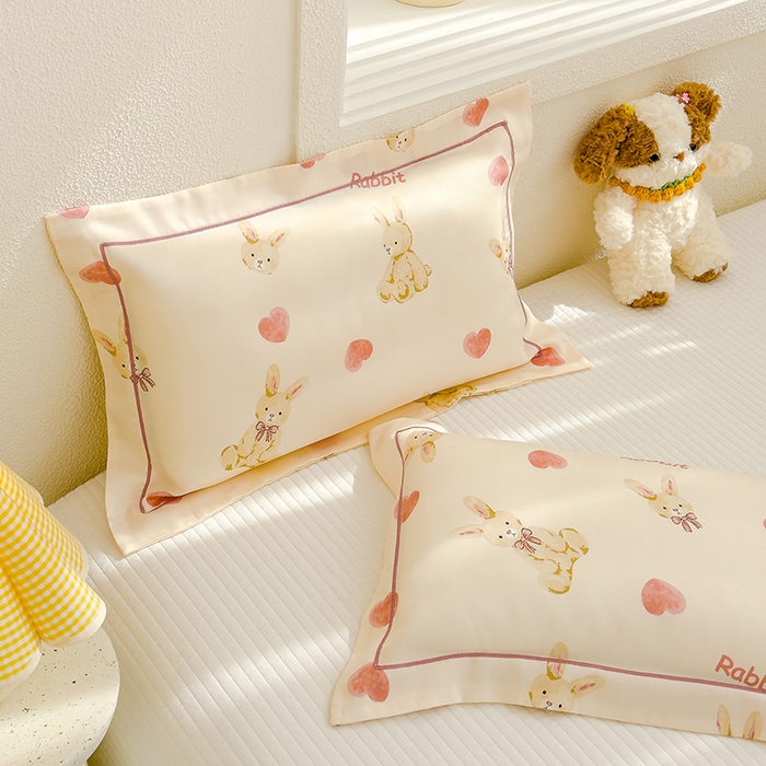 91家纺网 家纺一手货源 找家纺 良佐生活 2026新款60支天丝卡通枕套 爱心兔兔