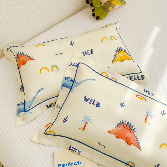 91家纺网 家纺一手货源 找家纺 良佐生活 2026新款60支天丝卡通枕套 彩虹恐龙
