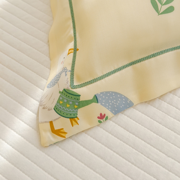 91家纺网 家纺一手货源 找家纺 良佐生活 2026新款60支天丝卡通枕套 彩虹小鸭